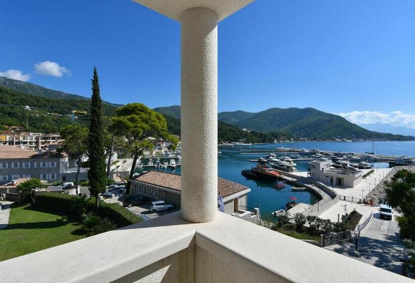 سوییت سوپریور, Boutique Hotel Kredo