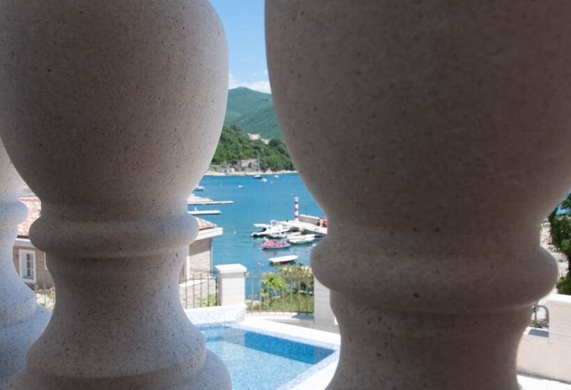 آپارتمان ممتاز دوخوابه رو به دریا, Boutique Hotel Kredo
