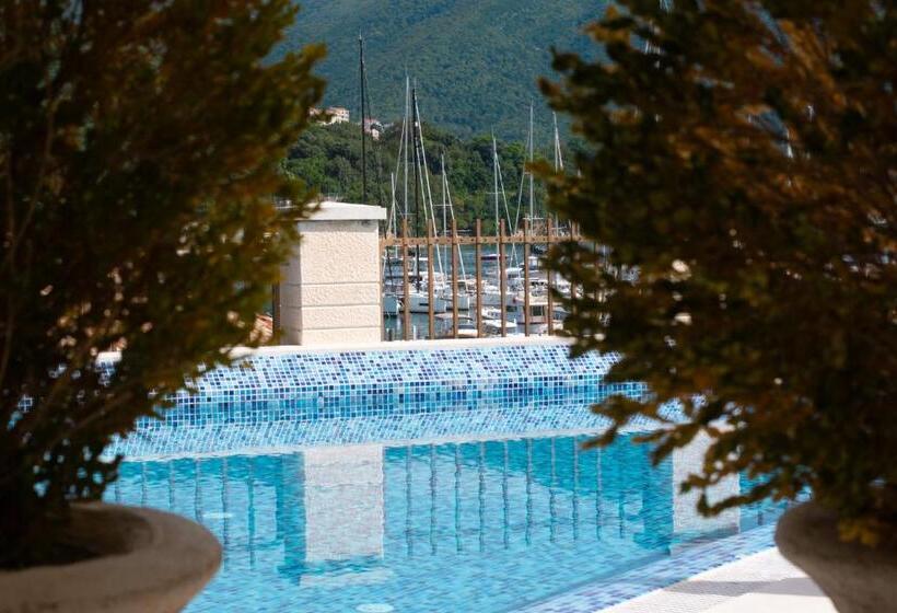 سوییت, Boutique Hotel Kredo