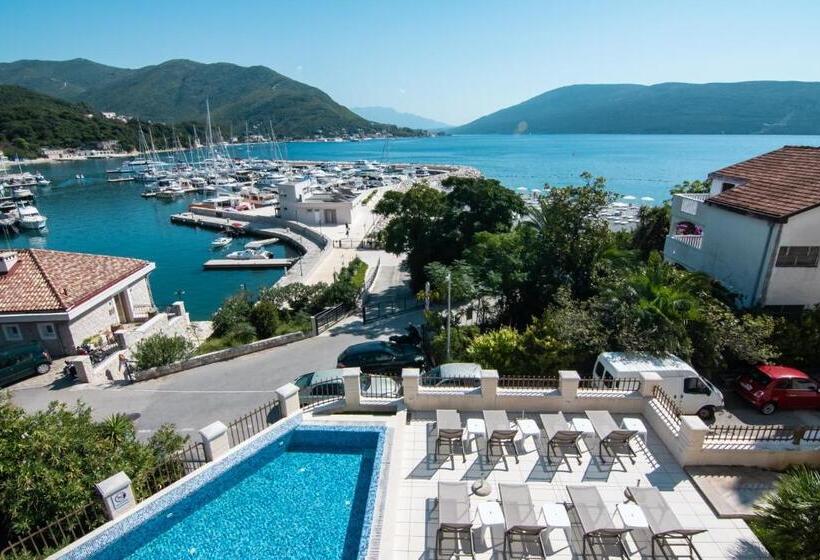 سوییت سوپریور, Boutique Hotel Kredo