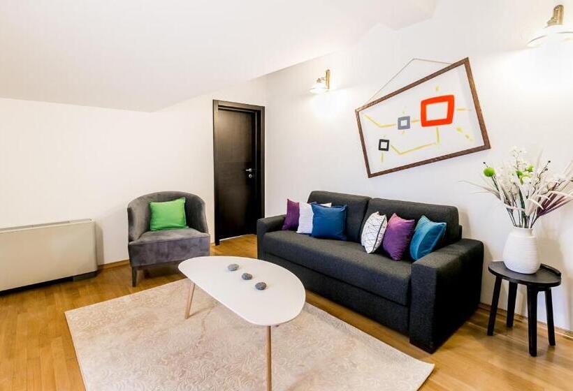 سوییت سوپریور, Boutique Hotel Kredo
