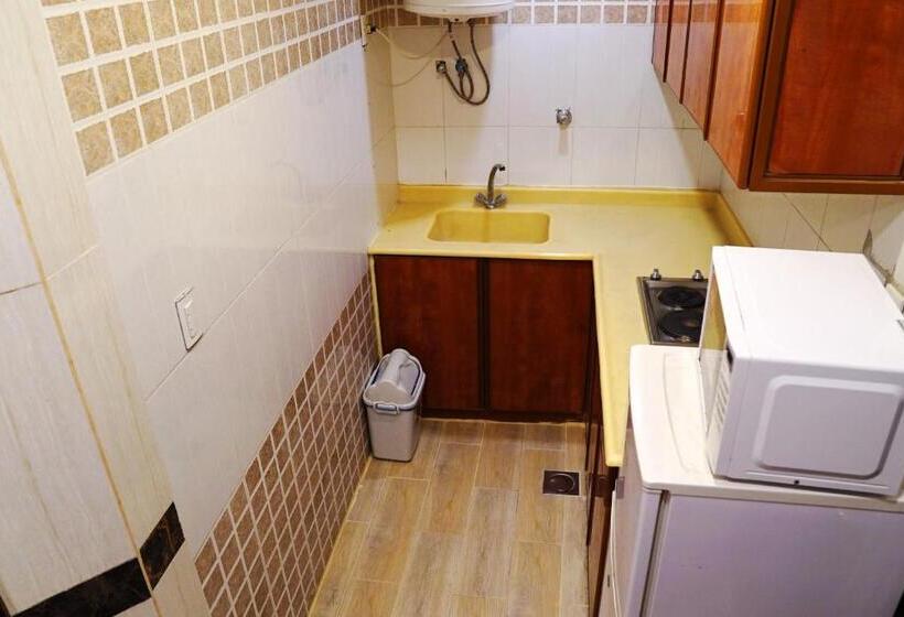 Студия Deluxe, Loaloat Al Bahar