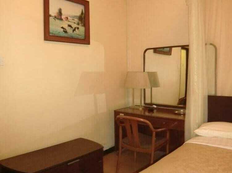 اتاق استاندارد یک نفره, Fang Fang