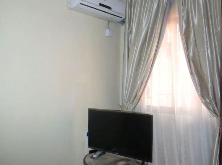 اتاق استاندارد یک نفره, Fang Fang