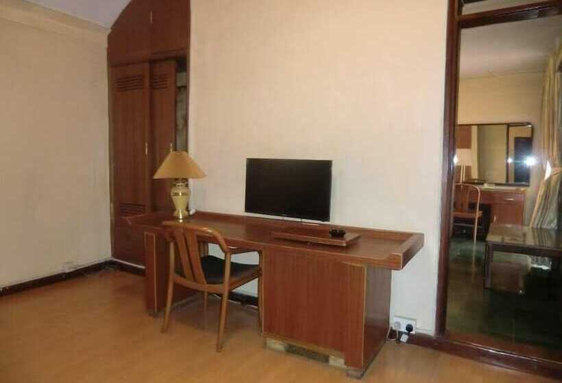 اتاق استاندارد یک نفره, Fang Fang