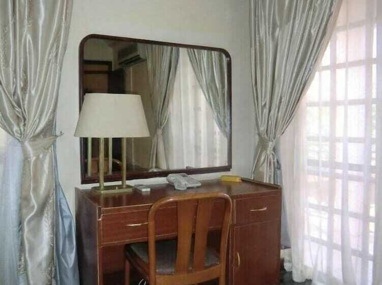 اتاق استاندارد یک نفره, Fang Fang