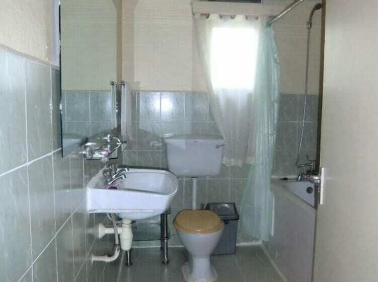 اتاق استاندارد یک نفره, Fang Fang