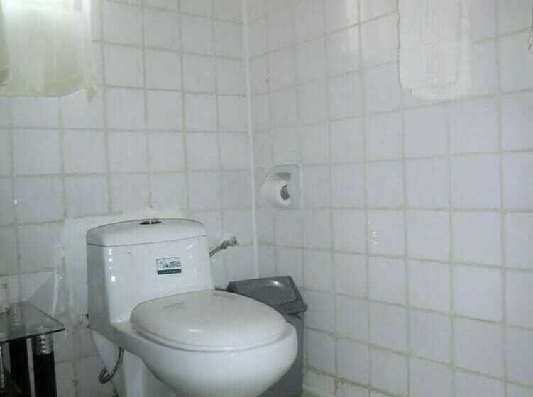 اتاق استاندارد یک نفره, Fang Fang