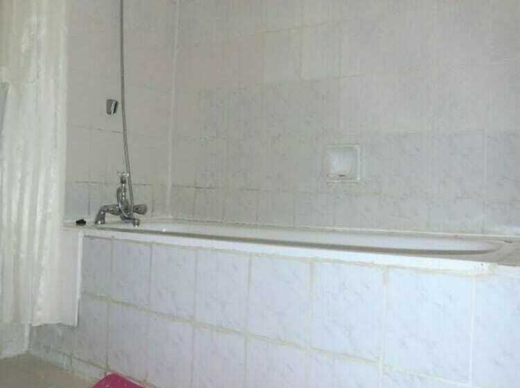 اتاق استاندارد یک نفره, Fang Fang