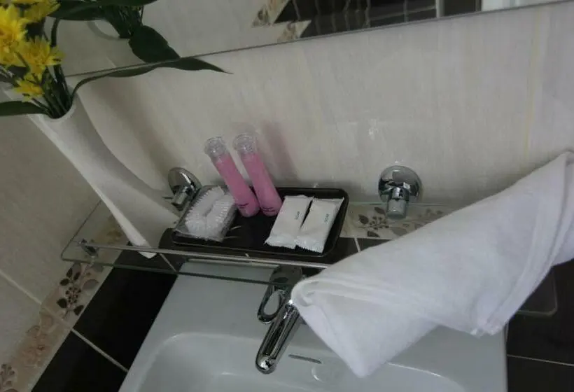 سوییت لوکس, Gold Airport Suites