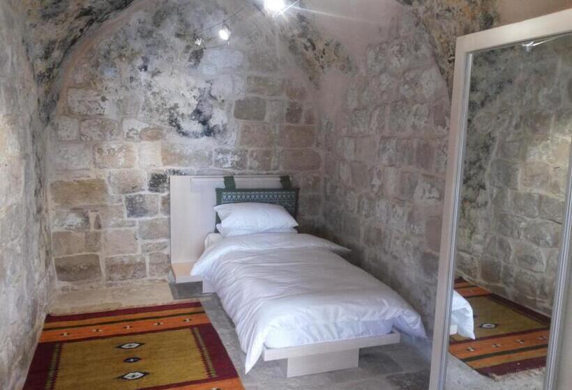 تختخواب در اتاق مشترک, Khan Alwakala