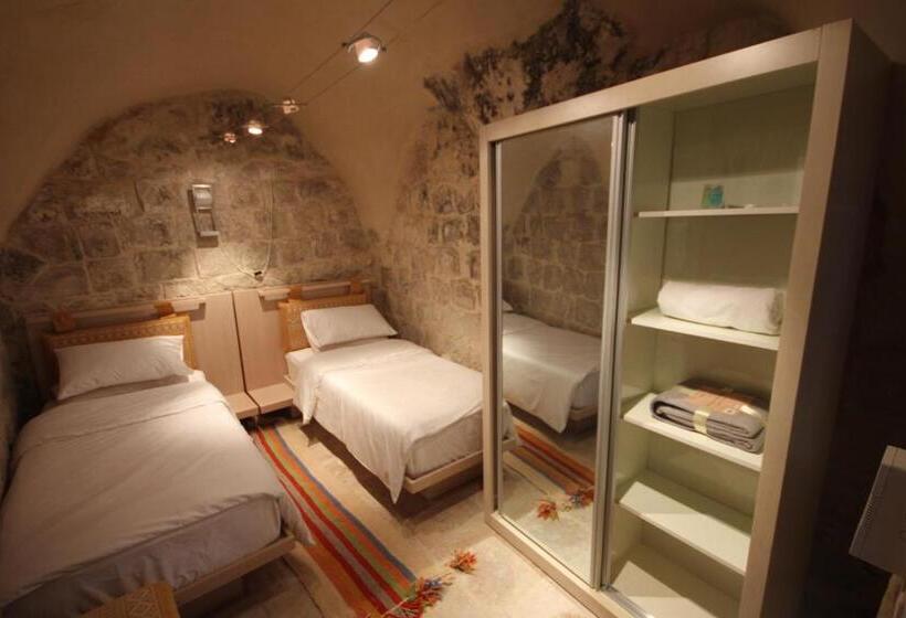 تختخواب در اتاق مشترک, Khan Alwakala