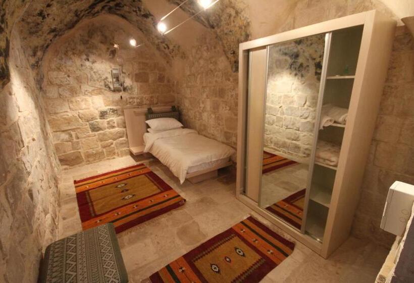 تختخواب در اتاق مشترک, Khan Alwakala