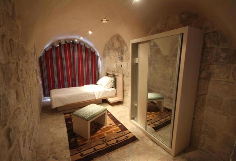 تختخواب در اتاق مشترک, Khan Alwakala