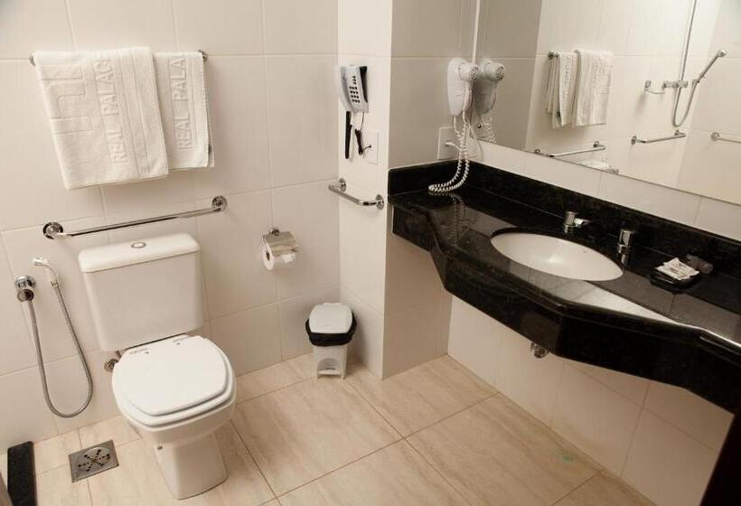 수피리어 트리플 룸, Real Palace