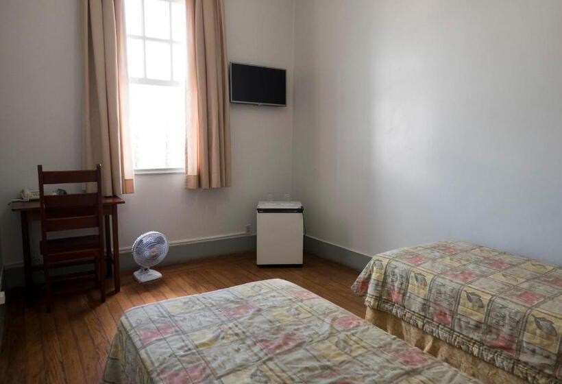 이코노미 룸, Real Palace