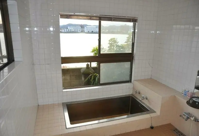 اتاق خانوادگی با سرویس بهداشتی مشترک, Riverside Hotel Karatsu Castle