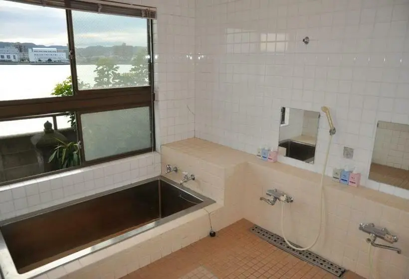 اتاق خانوادگی با سرویس بهداشتی مشترک, Riverside Hotel Karatsu Castle