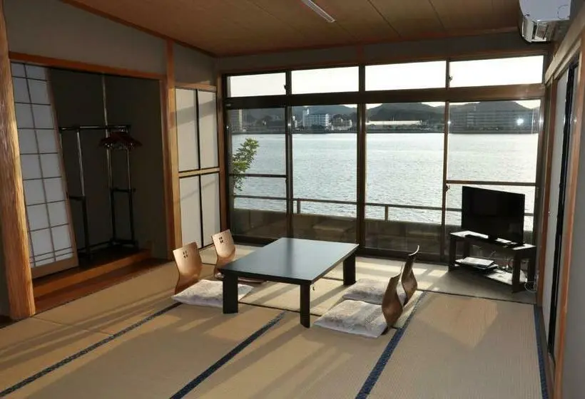 اتاق خانوادگی با سرویس بهداشتی مشترک, Riverside Hotel Karatsu Castle