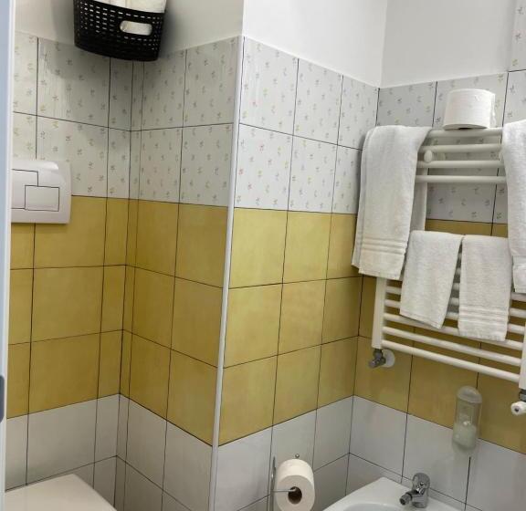 Habitació Economy, Grillo