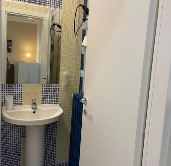 Habitació Individual Basic, Grillo