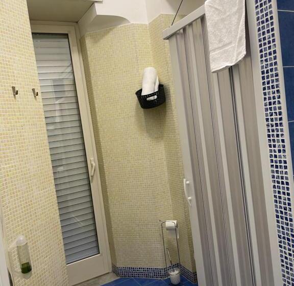 Habitació Individual Basic, Grillo