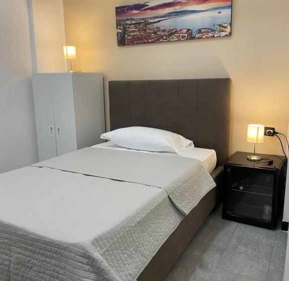 Habitació Individual Basic, Grillo