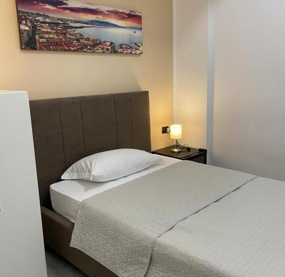 Habitació Individual Basic, Grillo