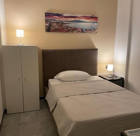 Habitació Individual Basic, Grillo