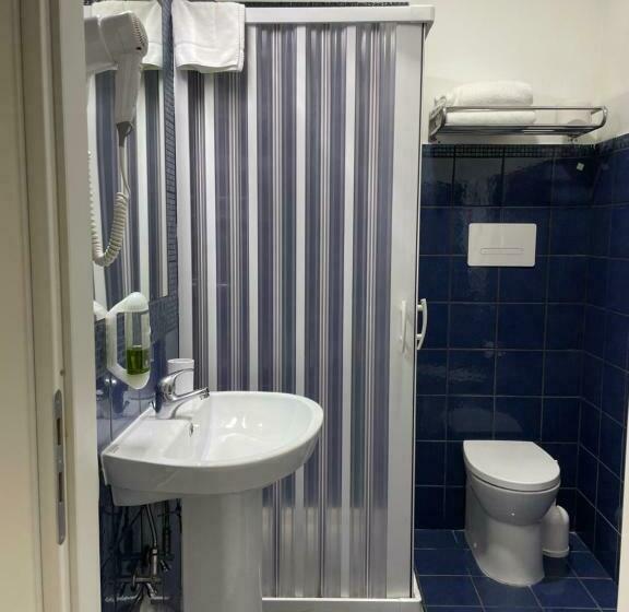 Habitació Estàndard, Grillo