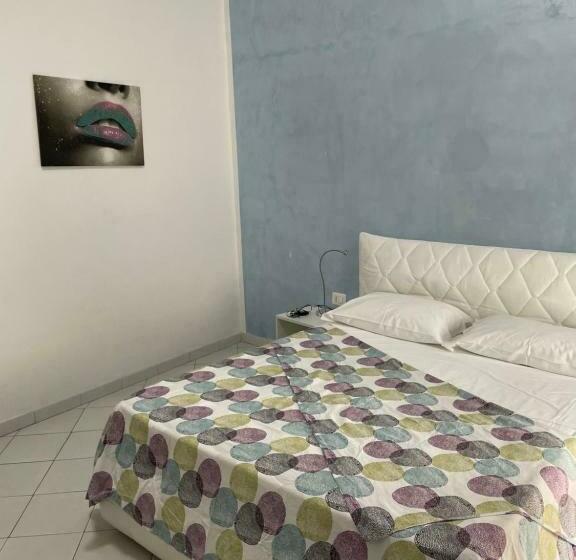 Habitació Estàndard, Grillo