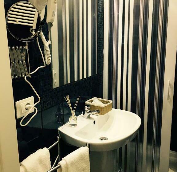 Habitació Estàndard, Grillo