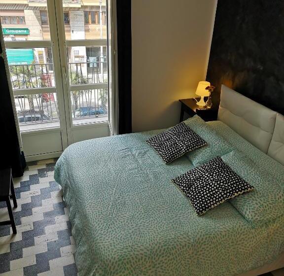 Habitació Estàndard, Grillo