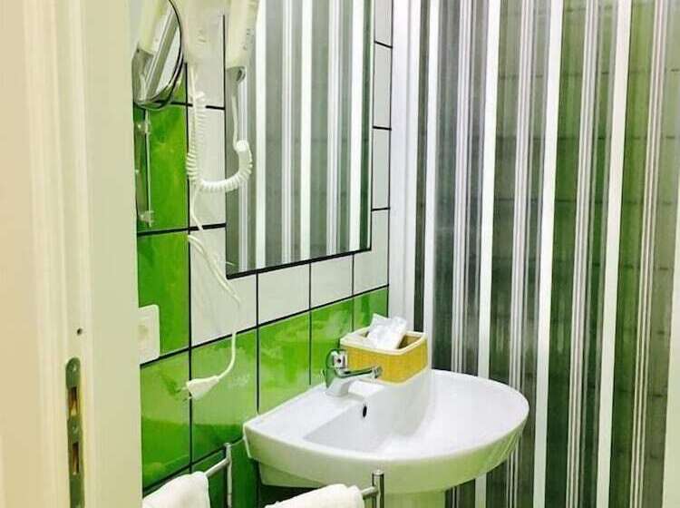 Habitació Estàndard, Grillo