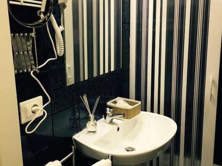 Habitació Estàndard, Grillo