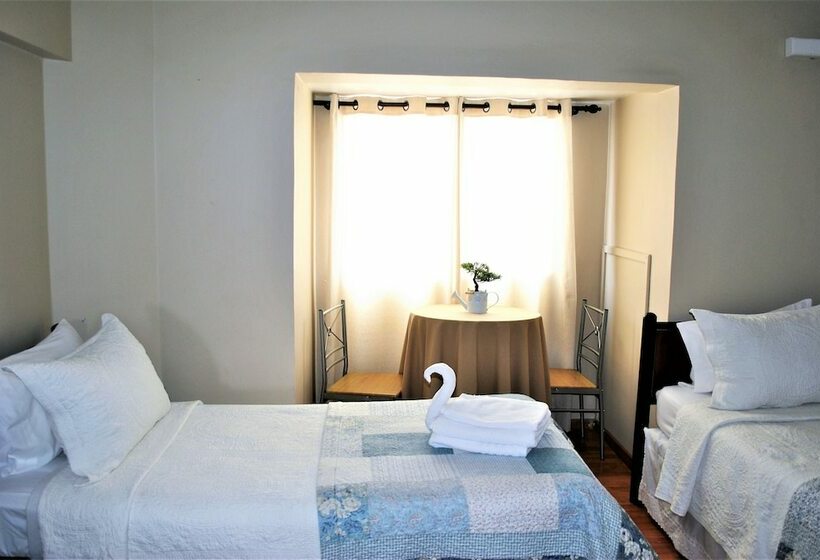 חדר סטנדרט לשלושה עם חדר אמבטיה משוף, Hostal Pehuenche