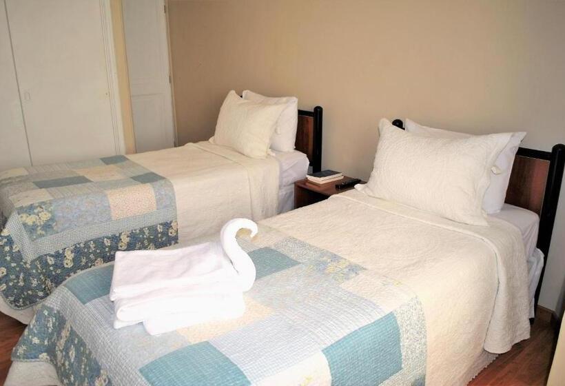 חדר סטנדרט לשלושה עם חדר אמבטיה משוף, Hostal Pehuenche