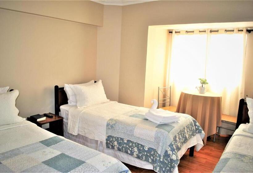 חדר סטנדרט לשלושה עם חדר אמבטיה משוף, Hostal Pehuenche