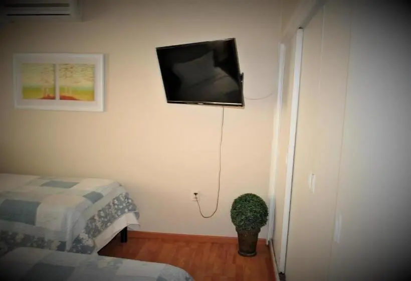 اتاق استاندارد سه تخته با سرویس بهداشتی مشترک, Hostal Pehuenche