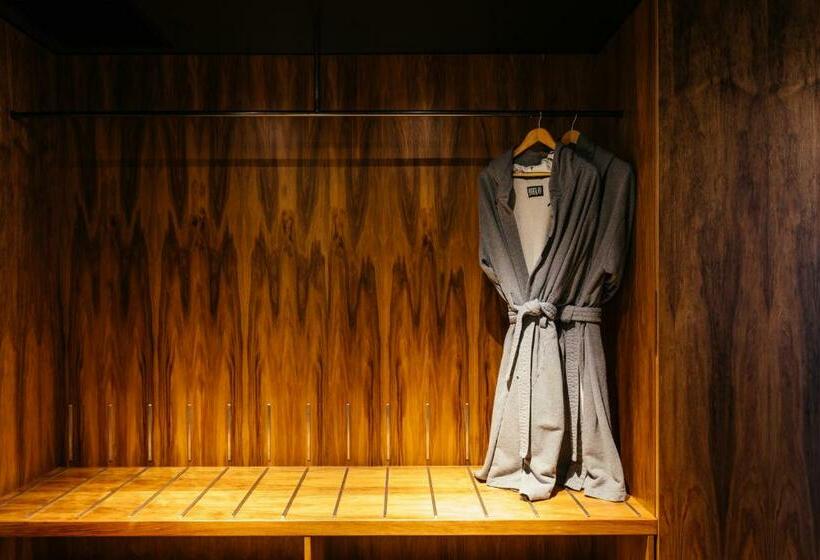 スーペリアールーム, Macq 01