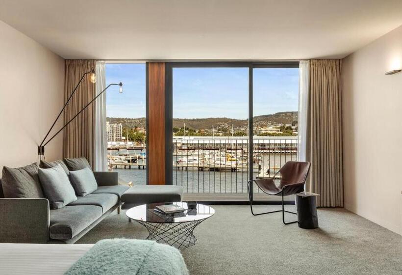 スーペリアールーム, Macq 01