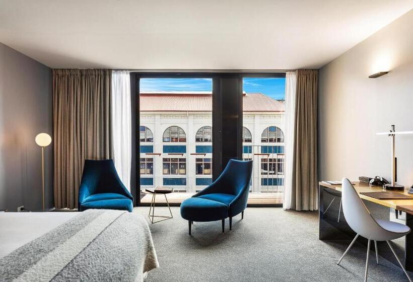 スタンダードルーム, Macq 01