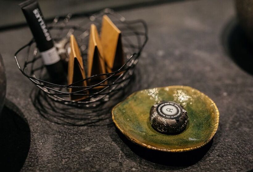 スタンダードルーム, Macq 01