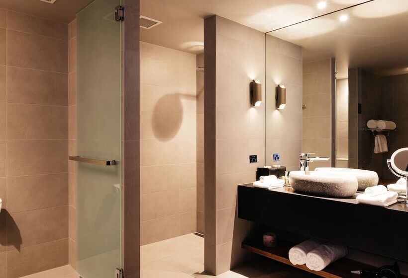 スタンダードルーム, Macq 01