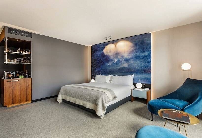 スタンダードルーム, Macq 01