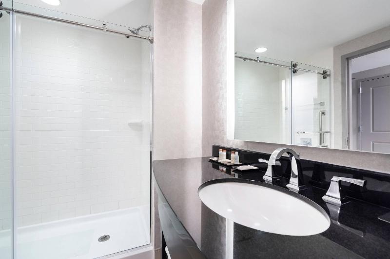 スーペリアールーム, Macq 01