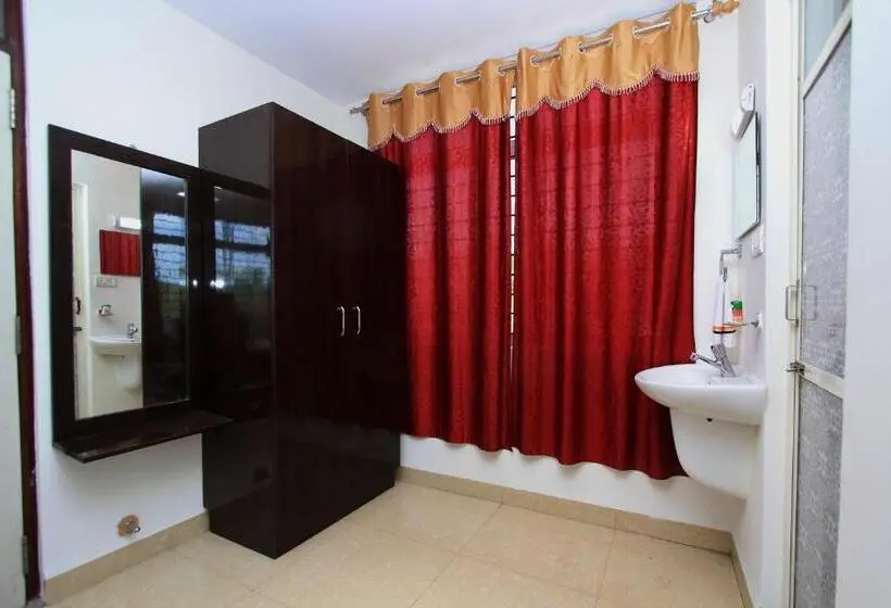 Classic Kolmen Hengen Huone, Oyo Rooms Bidadi