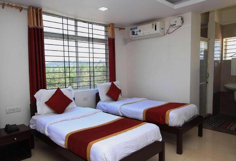 חדר דלוקס לשלושה, Oyo Rooms Bidadi