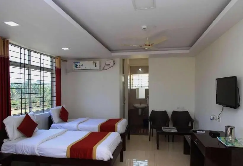 Deluxe Kolmen Hengen Huone, Oyo Rooms Bidadi