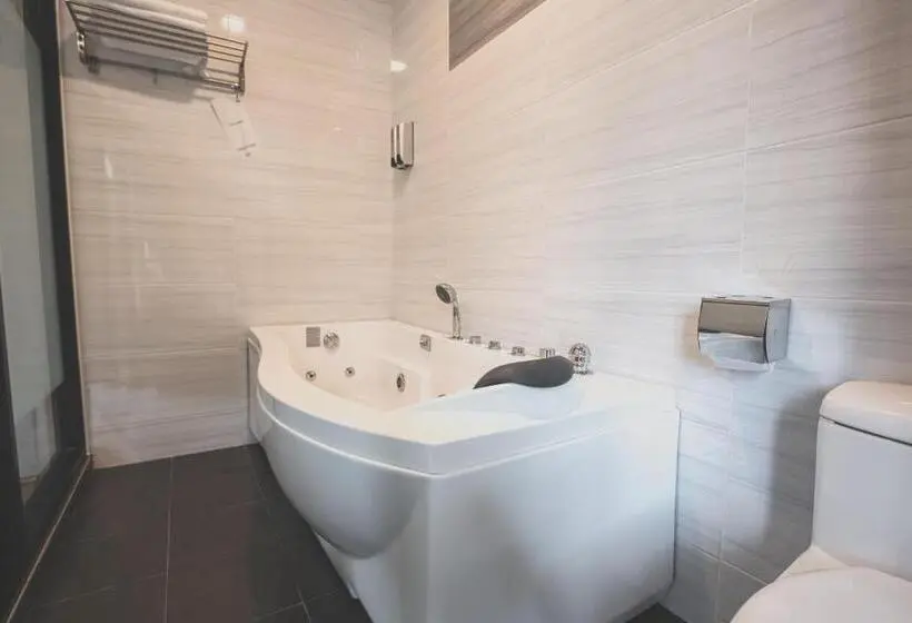 スタンダードスタジオ, V3 Hotel & Residence Seri Alam